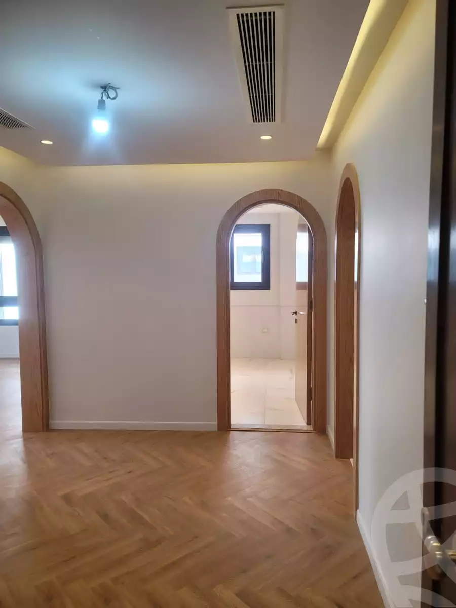https://aqarmap.com.eg/ar/listing/4271828-for-sale-cairo-el-sheikh-zayed-city-compounds-in-sheikh-zayed-beverly-hills