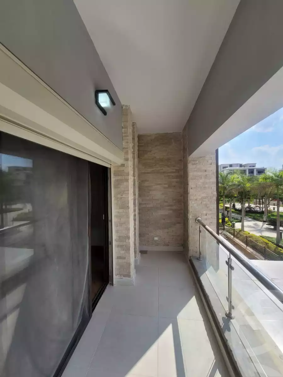https://aqarmap.com.eg/ar/listing/4275656-for-sale-cairo-el-sheikh-zayed-city-compounds-in-sheikh-zayed-beverly-hills