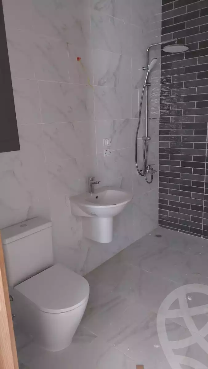 https://aqarmap.com.eg/ar/listing/4314503-for-sale-cairo-new-cairo-compounds-dh-ykwn-ryzdns-styl-hwm