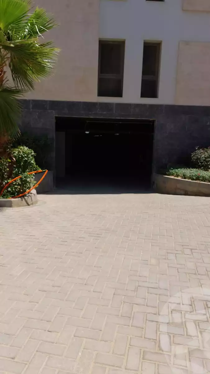 https://aqarmap.com.eg/en/listing/4330855-for-sale-cairo-new-cairo-compounds-dh-ykwn-ryzdns-styl-hwm