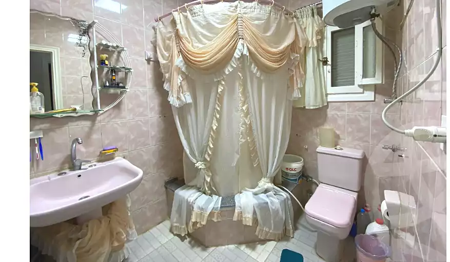 https://aqarmap.com.eg/en/listing/4351359-for-sale-alexandria-el-hanouvel-el-zahraa-city-st