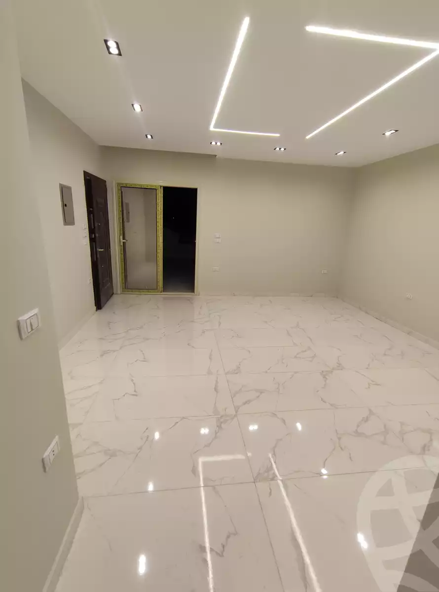 https://aqarmap.com.eg/en/listing/4357388-for-sale-cairo-el-sheikh-zayed-city-shr-lbstn
