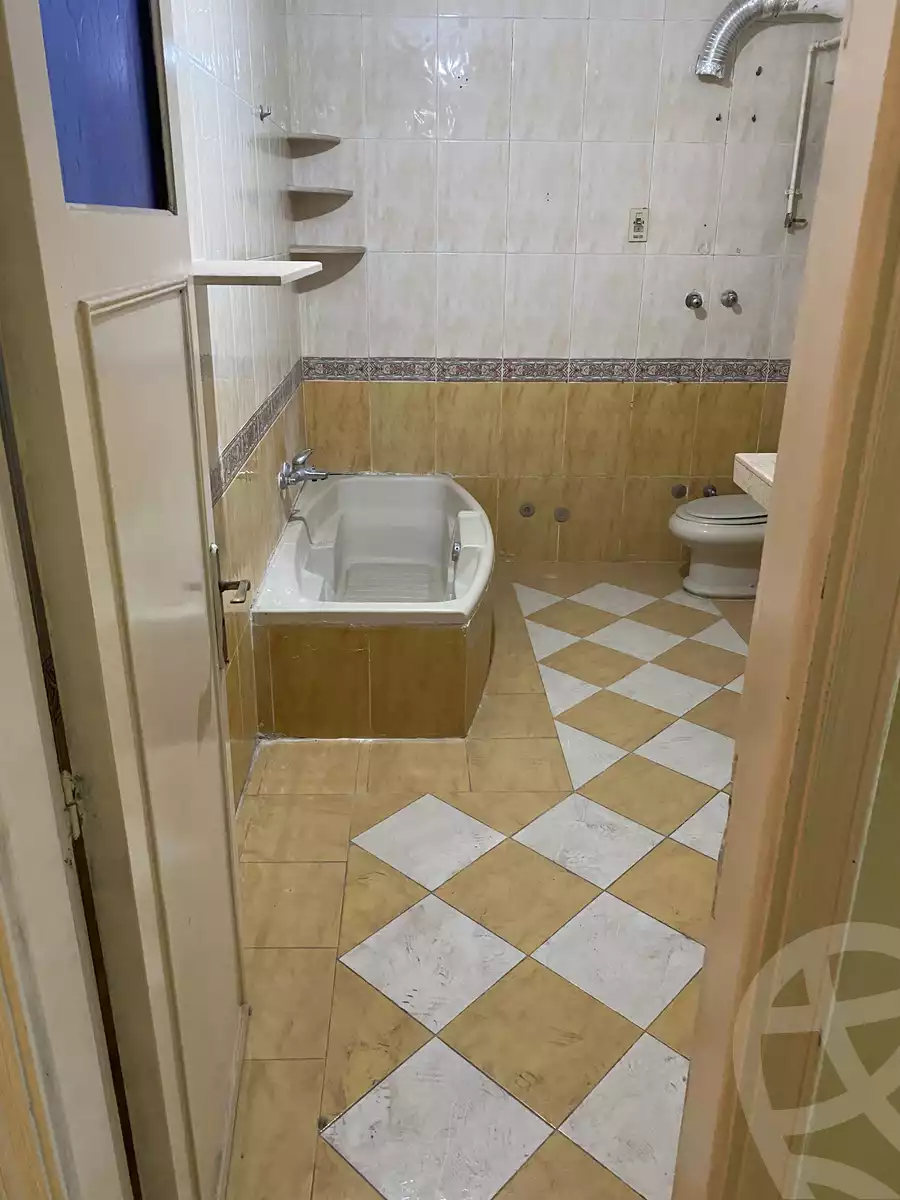 https://aqarmap.com.eg/ar/listing/4366408-for-sale-cairo-ain-shams-ain-shams-el-sharkia-sedky-st