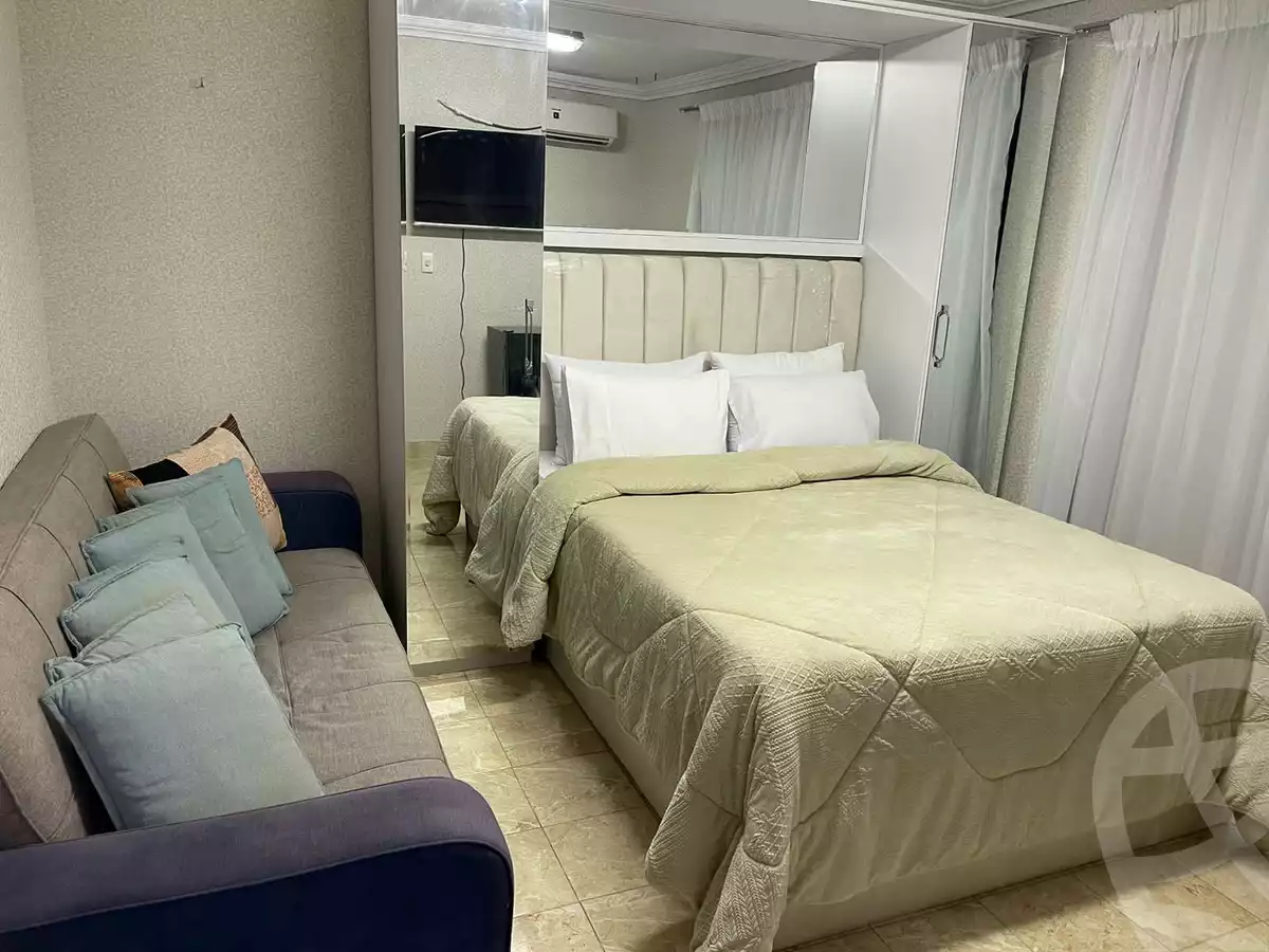 https://aqarmap.com.eg/en/listing/4369235-for-rent-cairo-el-sheikh-zayed-city-compounds-kmbwnd-wyst-twn-swdyk