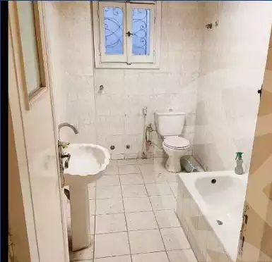 https://aqarmap.com.eg/ar/listing/4373440-for-rent-alexandria-roshdy-shr-bw-qyr-tryq-lhry
