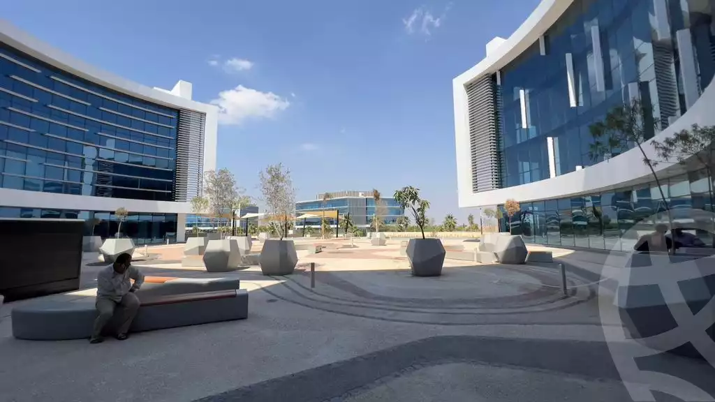 https://aqarmap.com.eg/en/listing/4376573-for-rent-cairo-alex-cairo-desert-road-smart-village-y-r-sy-byzns-brk-sfrykw-llstthmr-l-qry