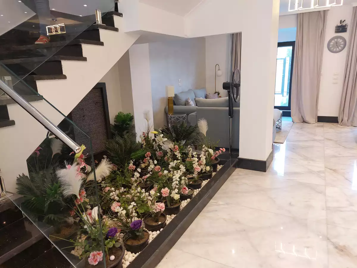 https://aqarmap.com.eg/ar/listing/4714532-for-rent-cairo-el-sheikh-zayed-city-compounds-swdyk-wyst