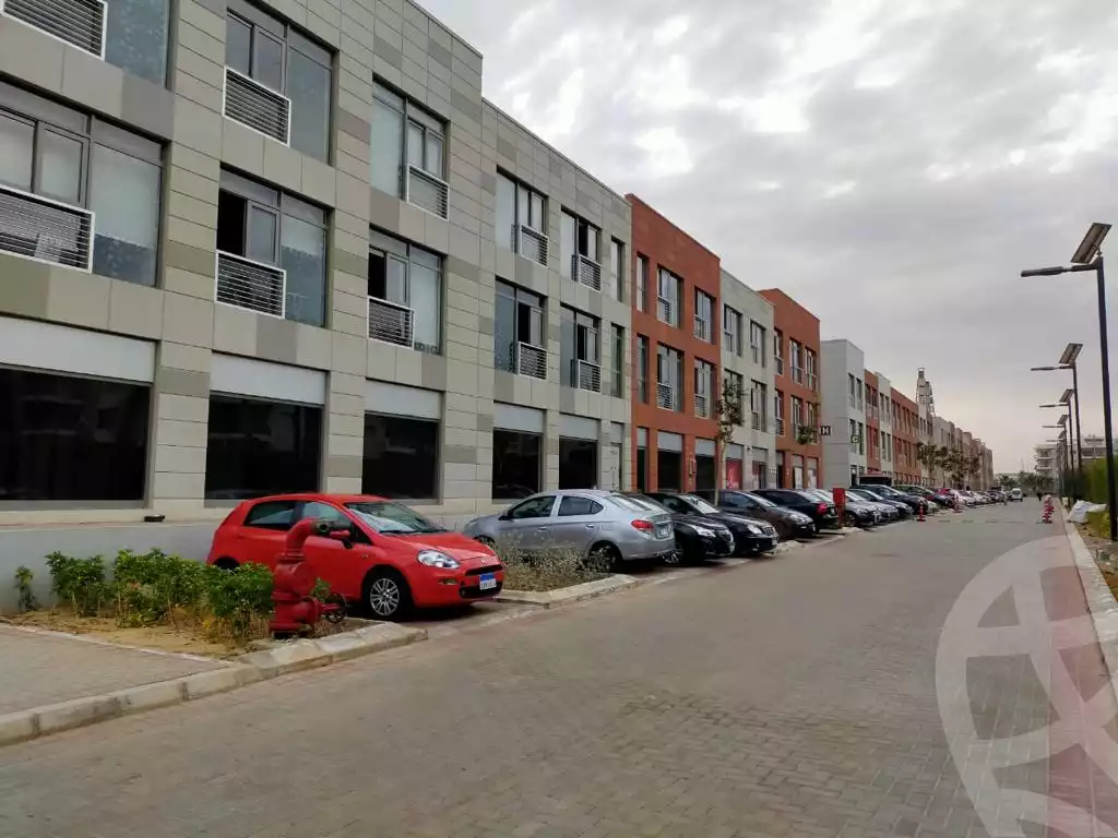 https://aqarmap.com.eg/ar/listing/5070318-for-sale-cairo-el-sheikh-zayed-city-compounds-the-courtyard-mall-dorra