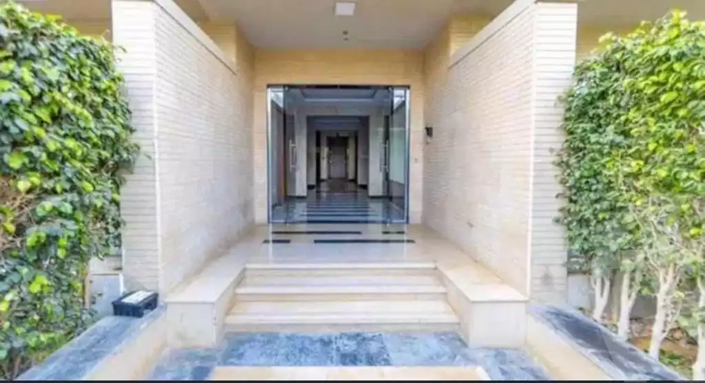 https://aqarmap.com.eg/ar/listing/4466992-for-sale-cairo-new-cairo-compounds-galleria-moon-valley