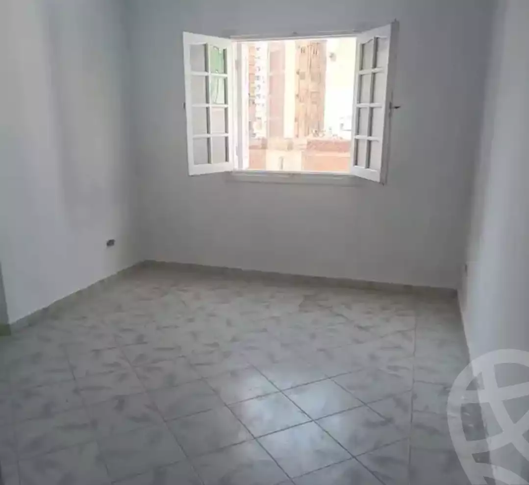 https://aqarmap.com.eg/en/listing/4591438-for-sale-alexandria-ganaklis-shr-mrtdy-bsh