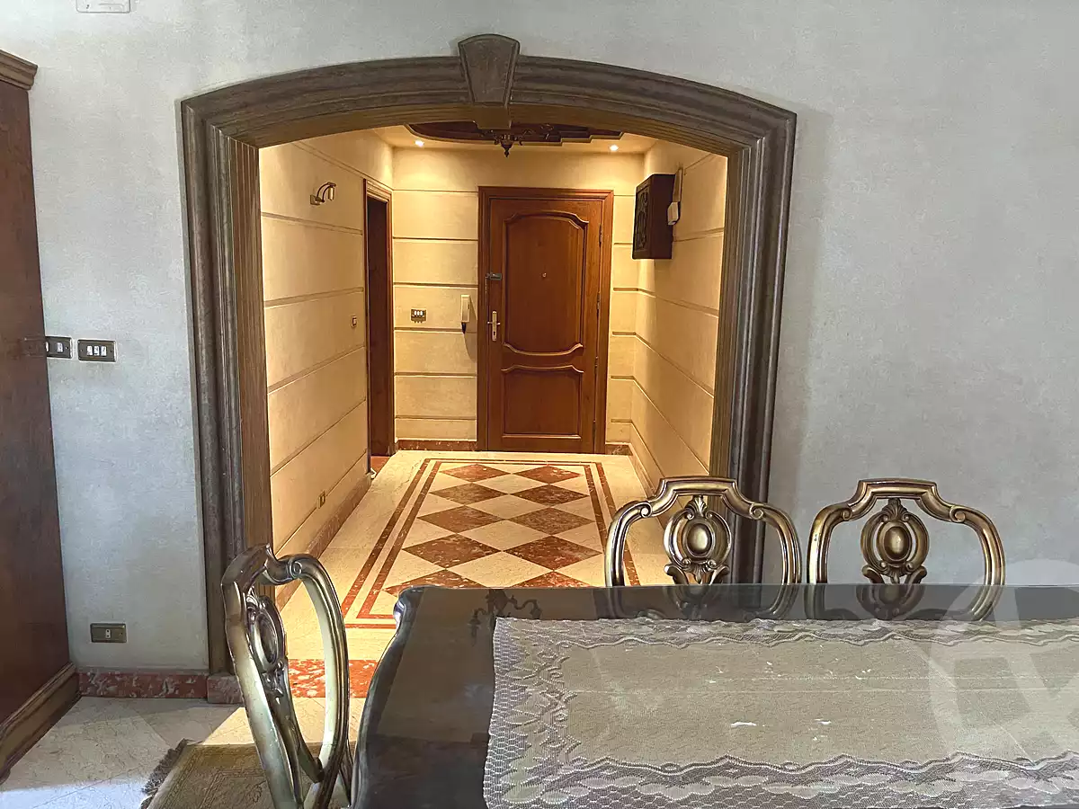 شقه فخمه من المالك جاهزه للسكن للبيع في عمارات العبور . عقارماب