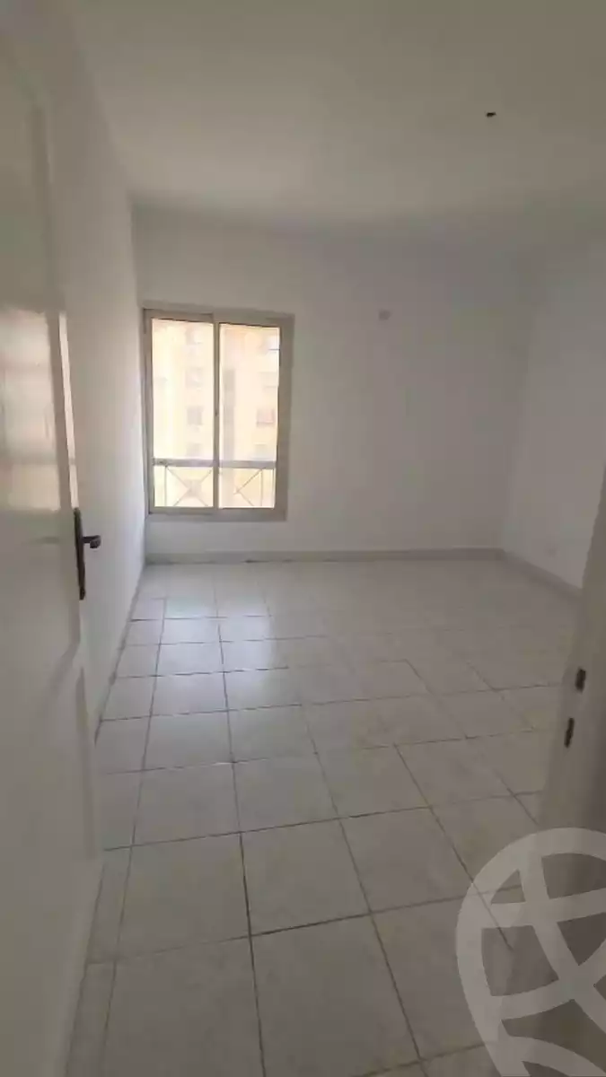 https://aqarmap.com.eg/ar/listing/4741081-for-rent-cairo-new-cairo-lrhb-city-phase-5-ibn-al-nafees-st