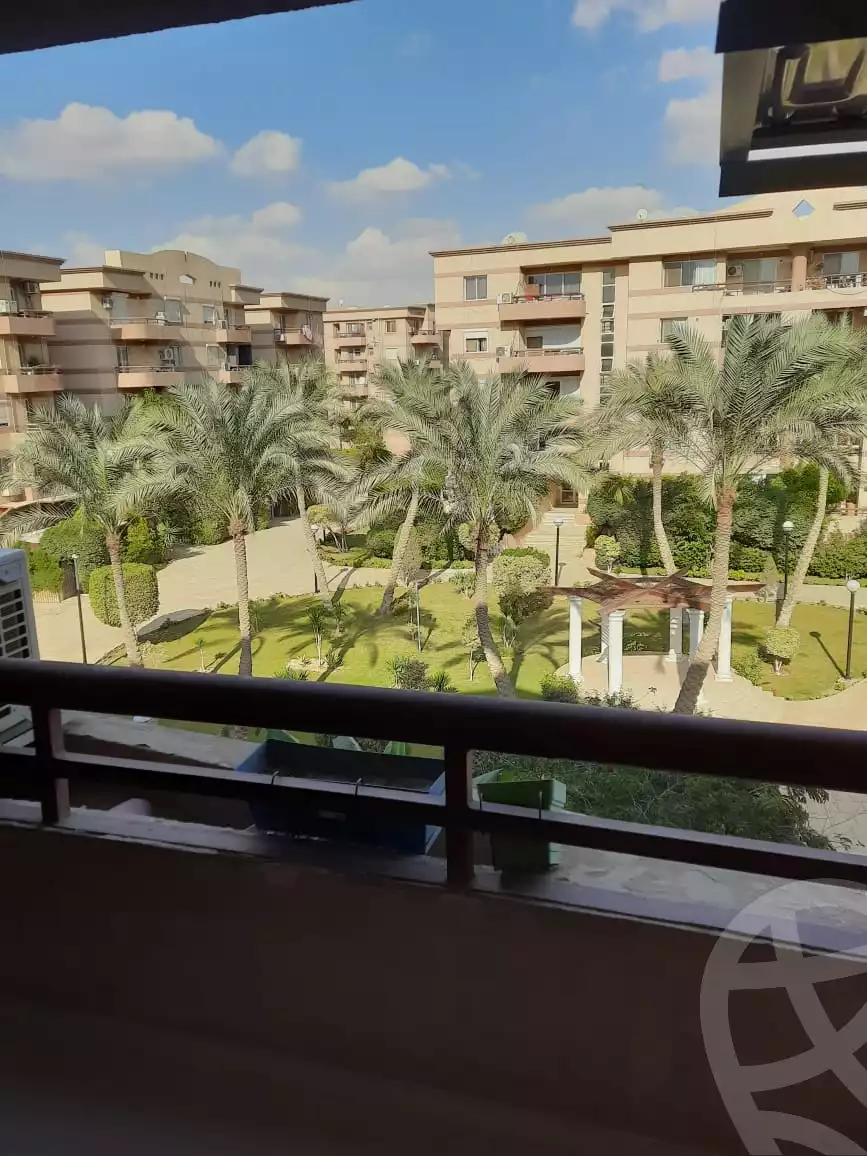 https://aqarmap.com.eg/ar/listing/4802063-for-sale-cairo-new-cairo-lrhb-city-phase-4-mohammed-farid-st