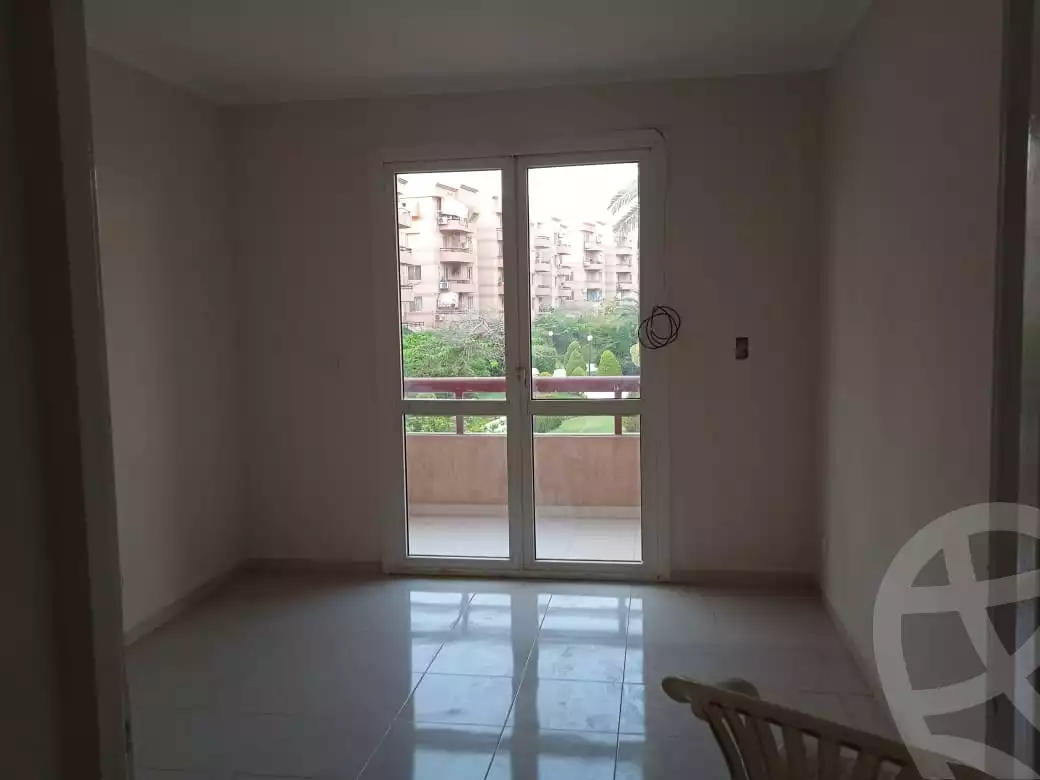 https://aqarmap.com.eg/ar/listing/4808329-for-sale-cairo-new-cairo-lrhb-city-phase-4-mohammed-farid-st