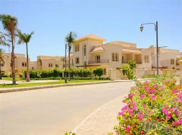 https://aqarmap.com.eg/en/listing/5009149-for-sale-cairo-el-sheikh-zayed-city-compounds-greens