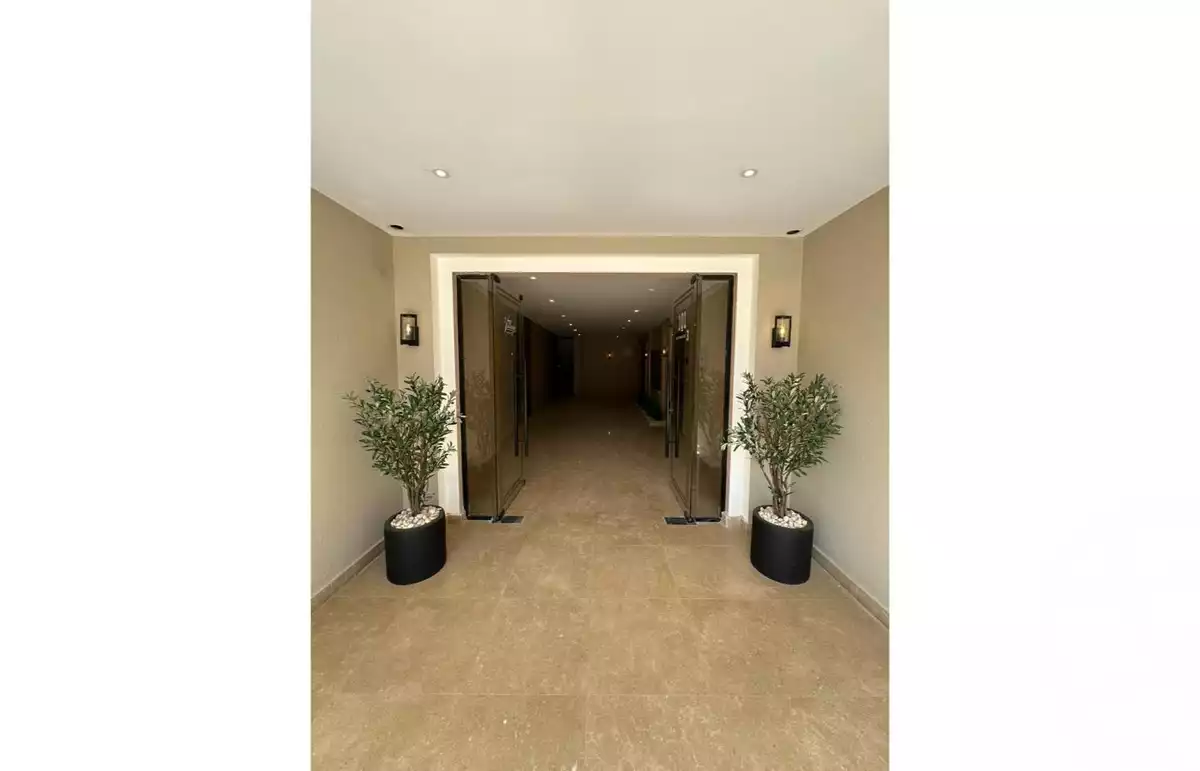 https://aqarmap.com.eg/ar/listing/5050284-for-sale-cairo-el-sheikh-zayed-city-compounds-kmbwnd-fyldj-wyst-dr-llttwyr