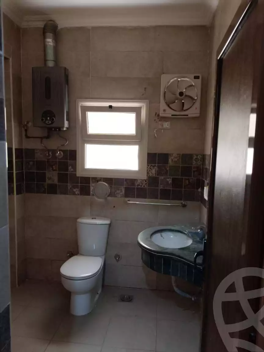 https://aqarmap.com.eg/ar/listing/5101236-for-rent-cairo-el-sheikh-zayed-city-el-hay-el-hady-ashaer-area-1-street-10