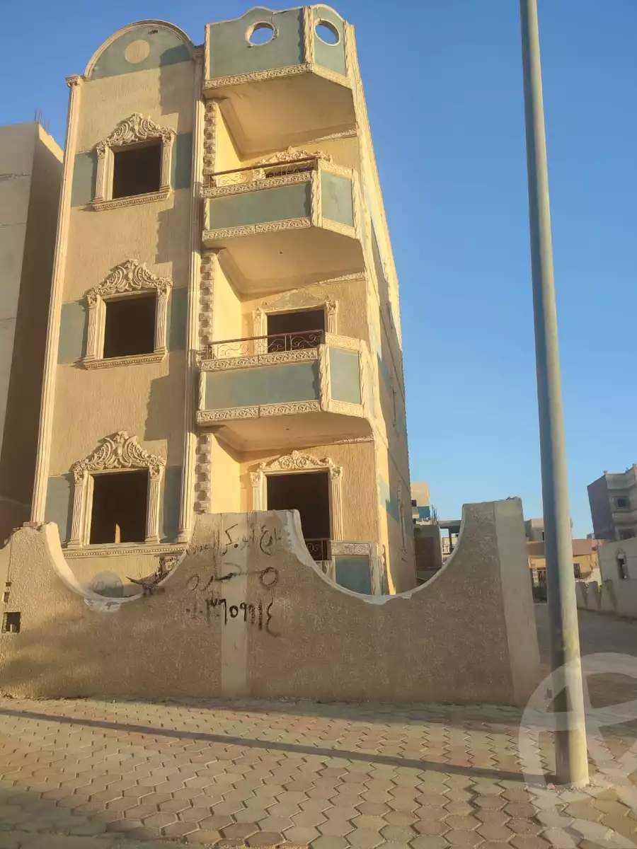 https://aqarmap.com.eg/ar/listing/5191741-for-sale-cairo-6th-of-october-hadaeq-october-ebni-betak-7-mohammed-hamdan-st