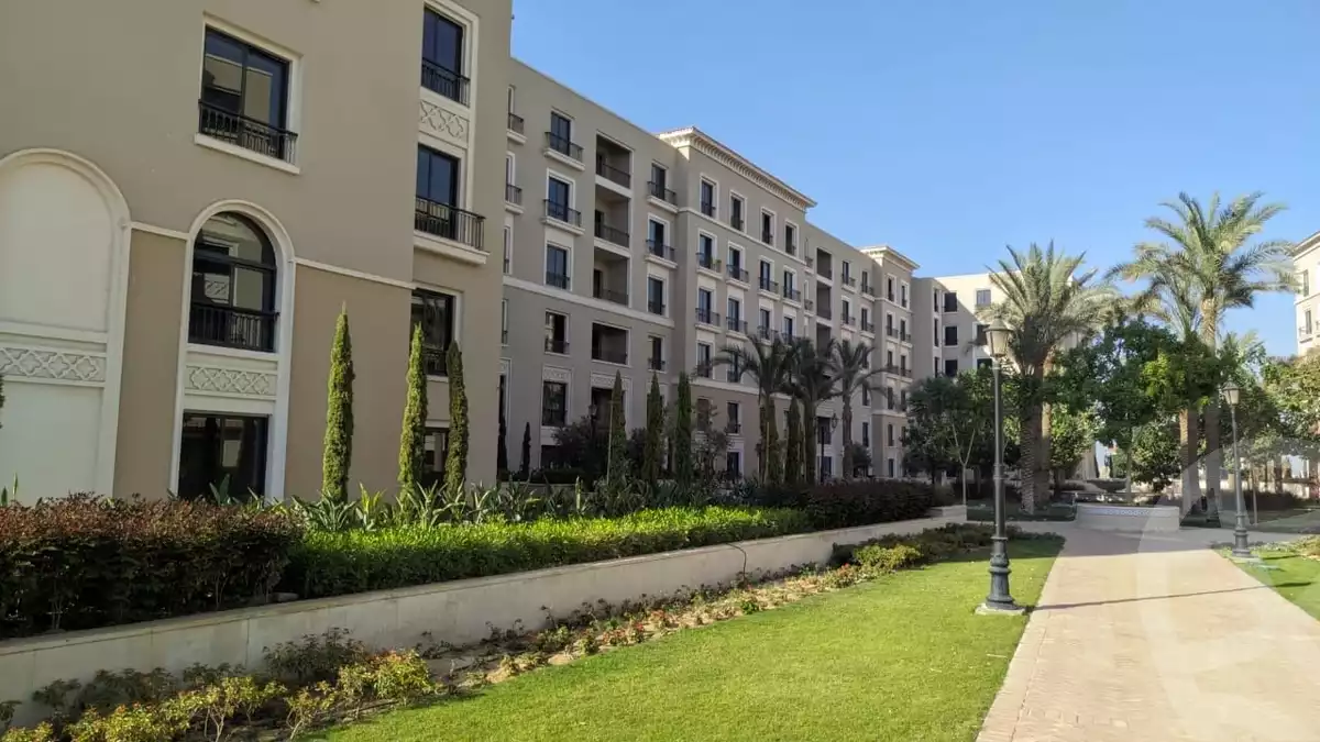 https://aqarmap.com.eg/ar/listing/5227826-for-sale-cairo-el-sheikh-zayed-city-compounds-kmbwnd-fyldj-wyst-dr-llttwyr