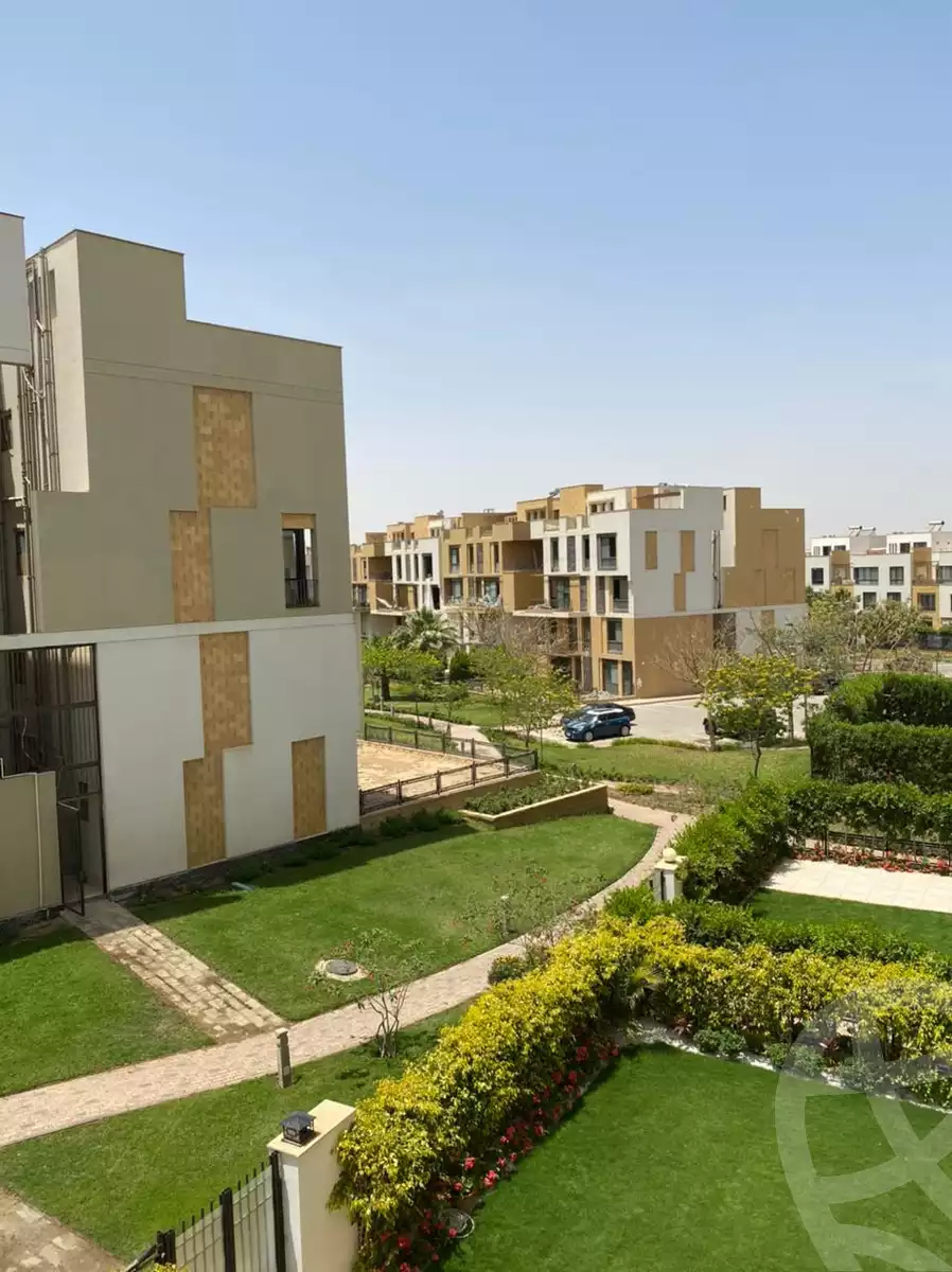 https://aqarmap.com.eg/en/listing/5230846-for-sale-cairo-el-sheikh-zayed-city-compounds-kmbwnd-wyst-twn-swdyk
