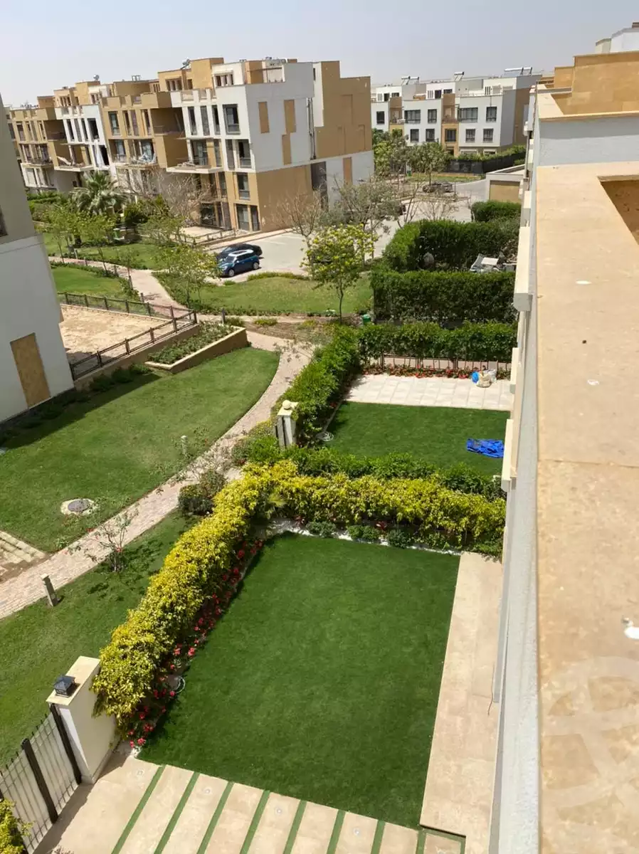 https://aqarmap.com.eg/en/listing/5230846-for-sale-cairo-el-sheikh-zayed-city-compounds-kmbwnd-wyst-twn-swdyk