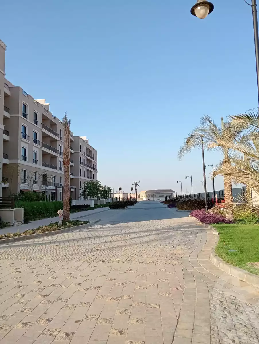 https://aqarmap.com.eg/ar/listing/5259223-for-sale-cairo-el-sheikh-zayed-city-compounds-kmbwnd-fyldj-wyst-dr-llttwyr