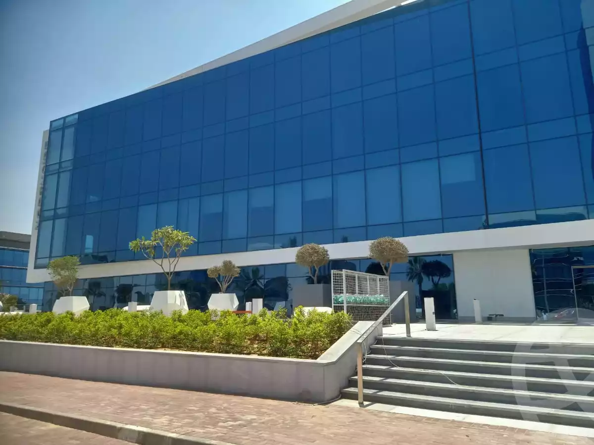 https://aqarmap.com.eg/en/listing/5298669-for-sale-cairo-el-sheikh-zayed-city-alex-cairo-desert-road-smart-village-nwrth-syd-sfrykw-llstthmr-l-qry