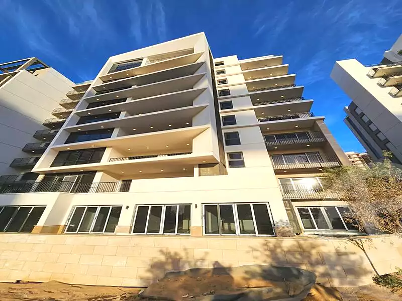 https://aqarmap.com.eg/en/listing/5305387-for-sale-cairo-el-sheikh-zayed-city-compounds-zyd-wr-llttwyr-z-tower