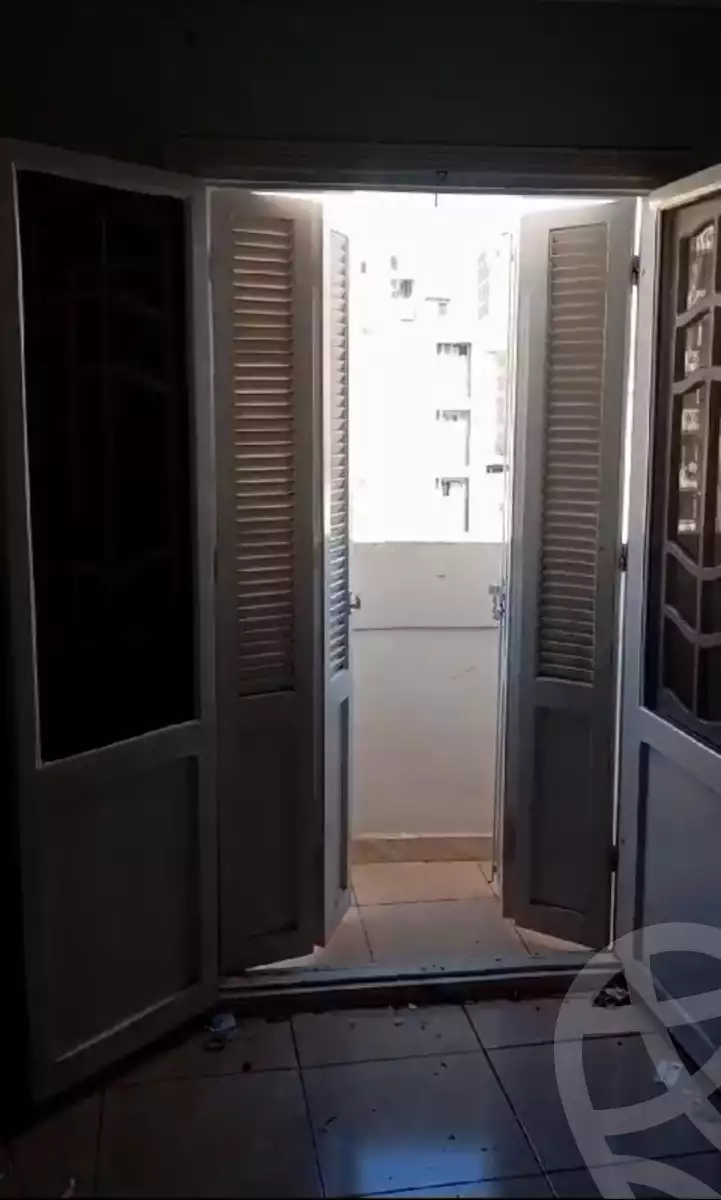 https://aqarmap.com.eg/ar/listing/5311078-for-sale-alexandria-moharram-bey-erfan-st