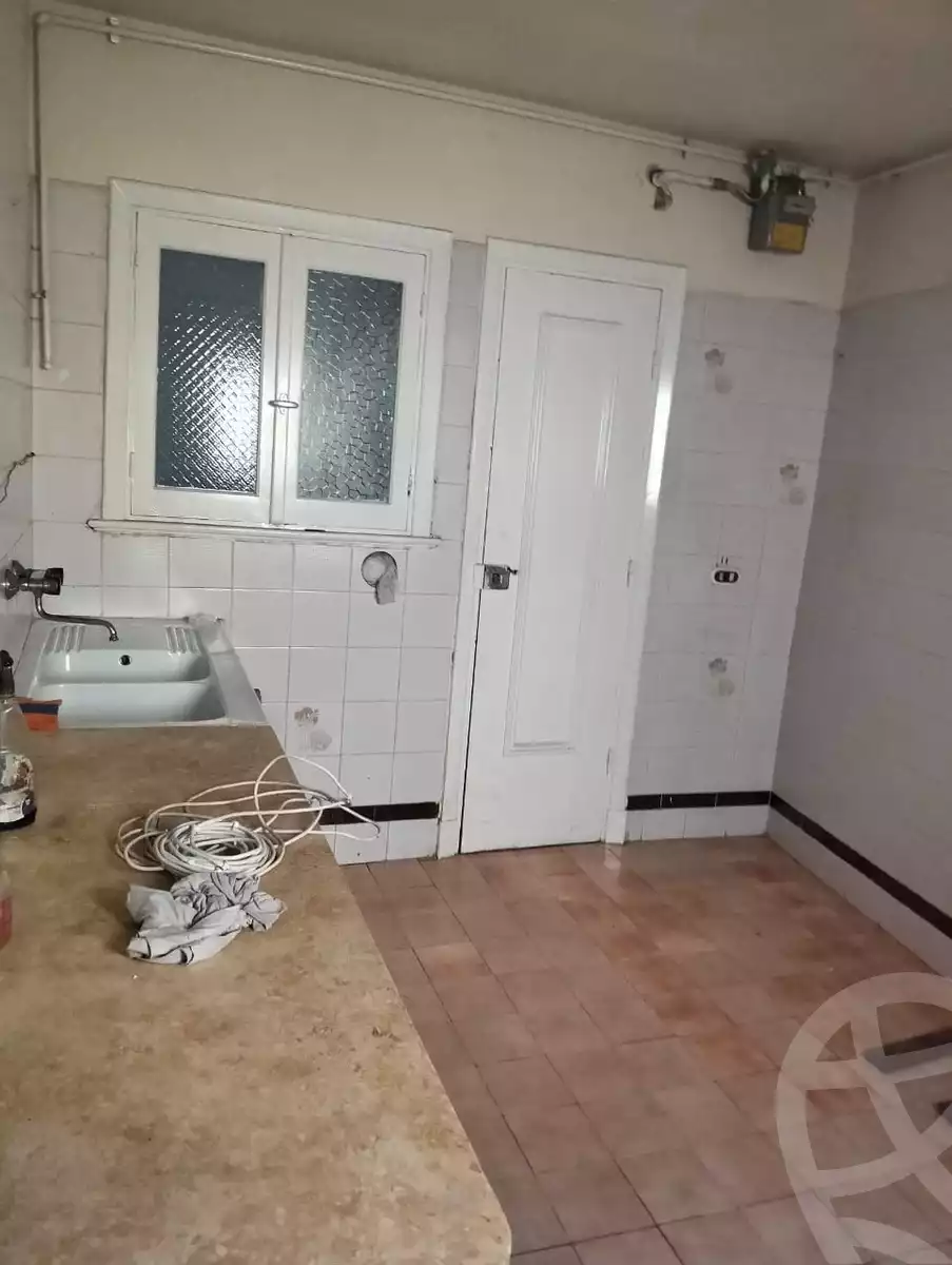 https://aqarmap.com.eg/ar/listing/5322745-for-rent-alexandria-lauran