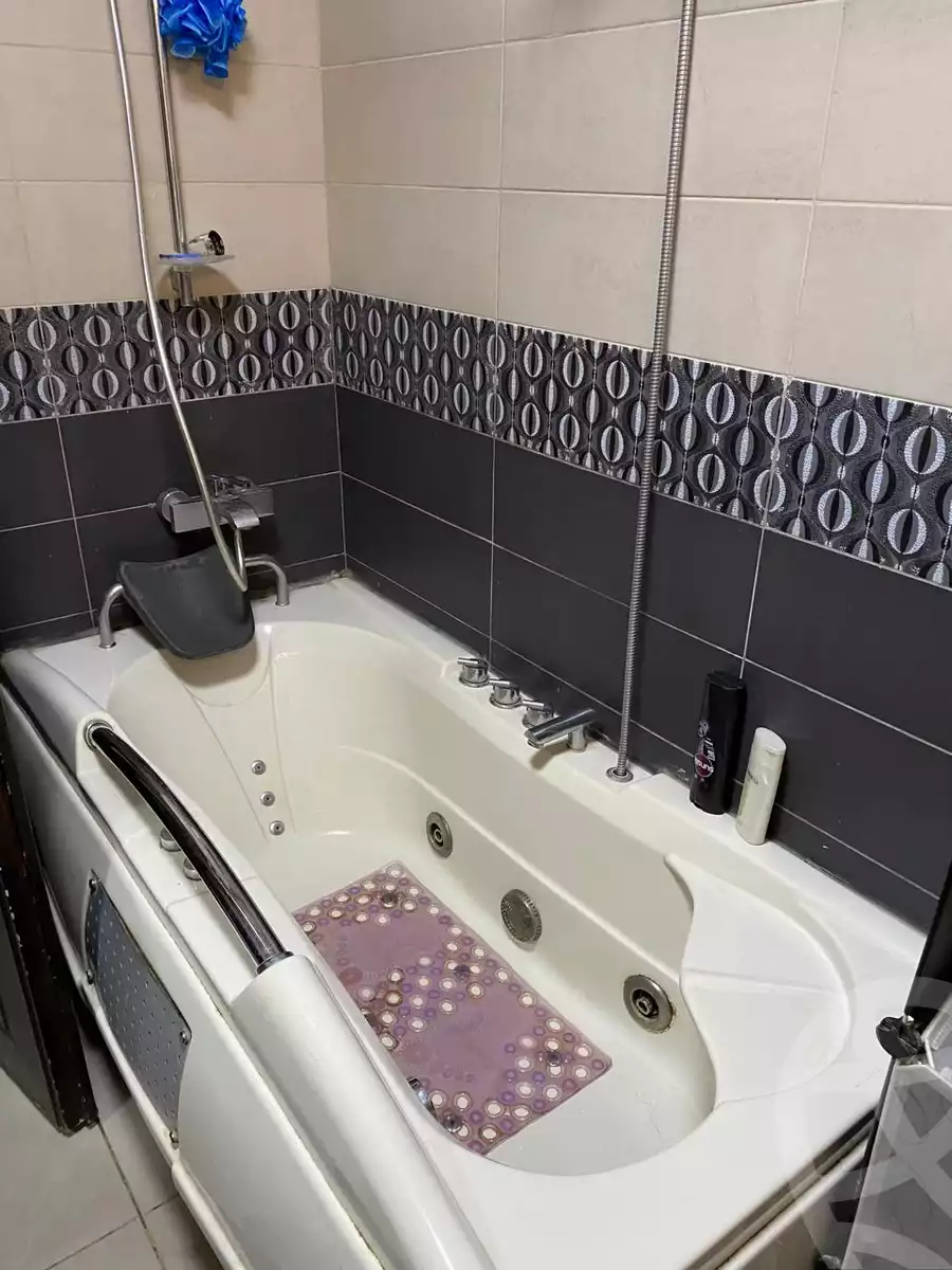 https://aqarmap.com.eg/en/listing/5326408-for-sale-cairo-new-cairo-lrhb-city-phase-4-mostafa-el-nahaas-st