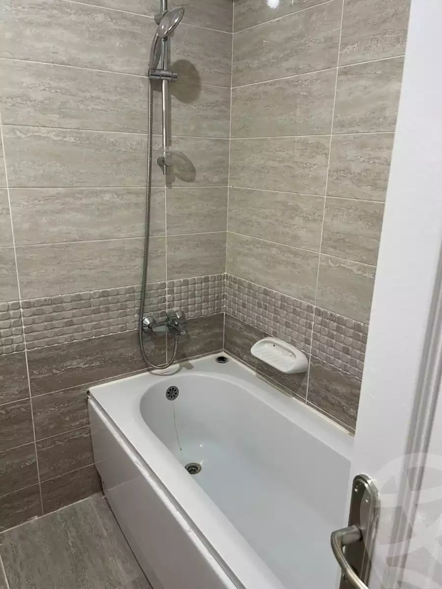 https://aqarmap.com.eg/en/listing/5327343-for-sale-cairo-new-cairo-lrhb-city-phase-7