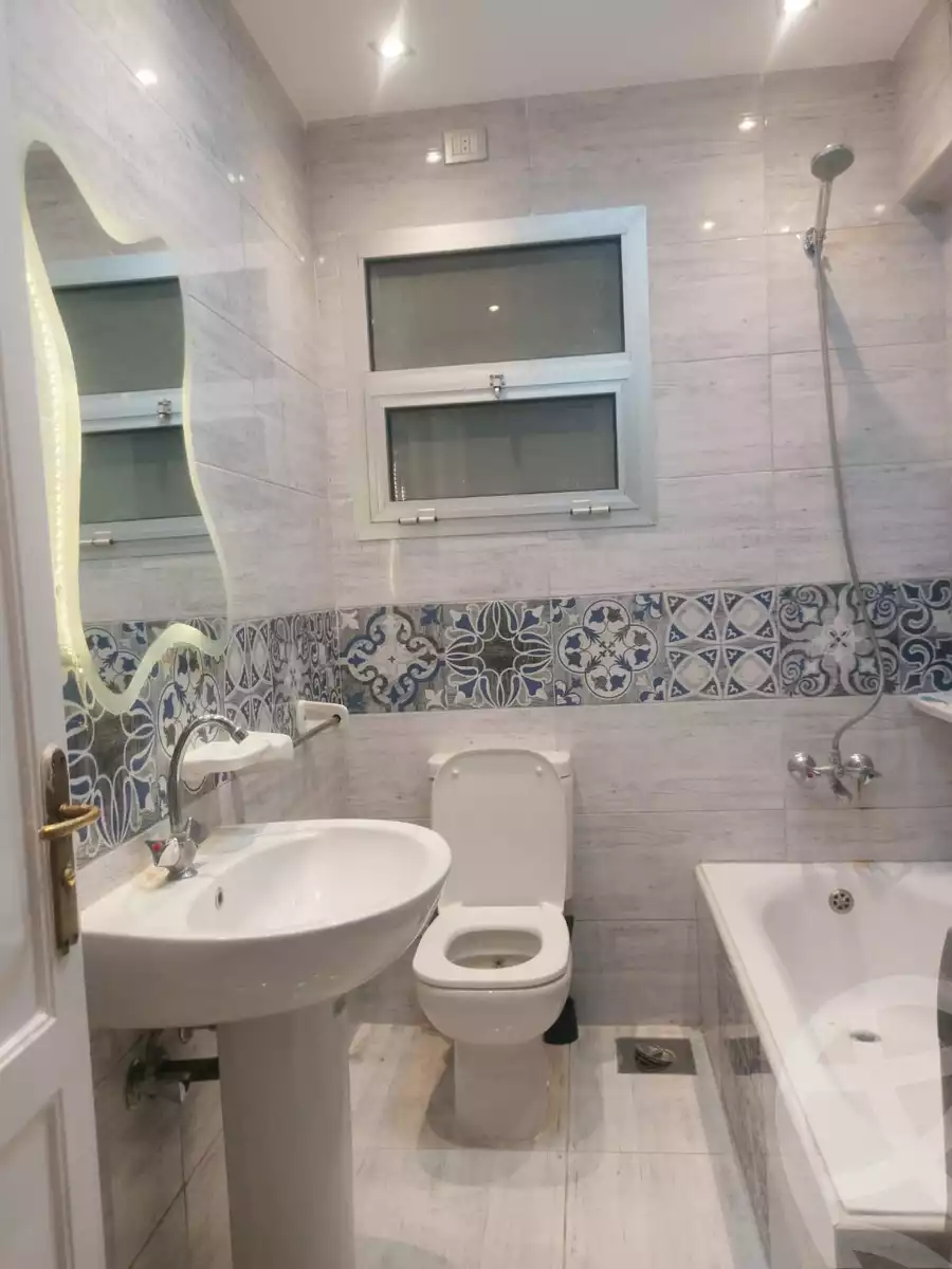 https://aqarmap.com.eg/en/listing/5342976-for-rent-cairo-new-cairo-lrhb-city-phase-8