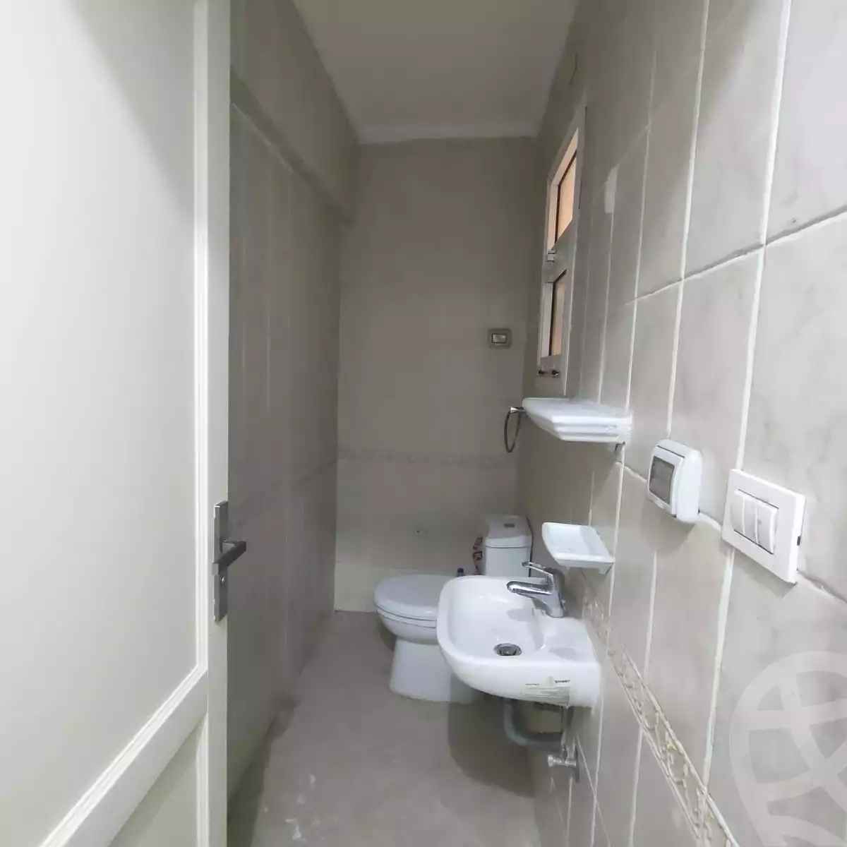 https://aqarmap.com.eg/en/listing/5344715-for-rent-cairo-new-cairo-lrhb-city-phase-8