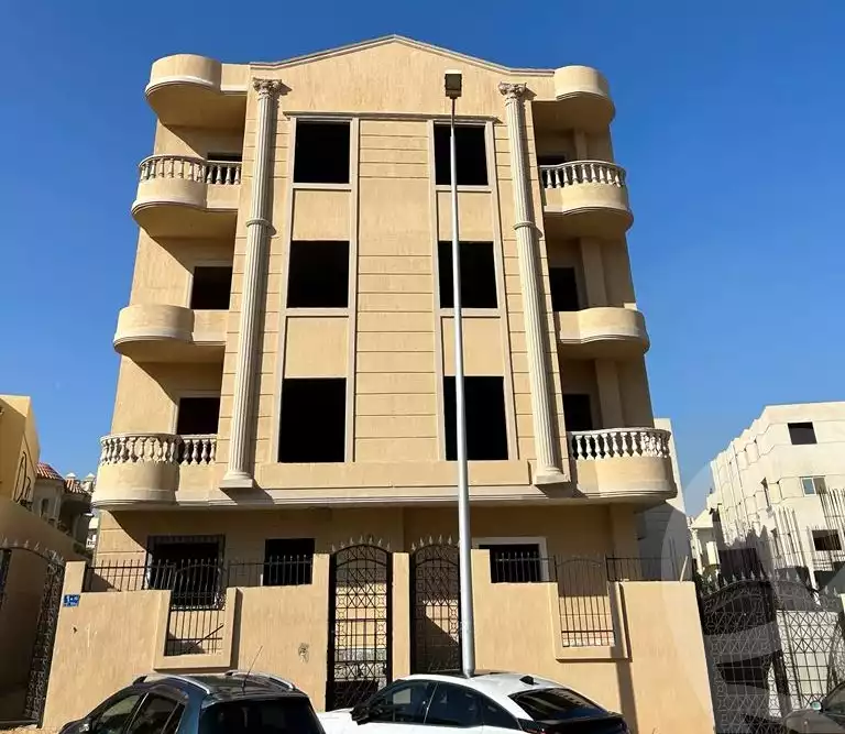 https://aqarmap.com.eg/en/listing/5349782-for-sale-cairo-el-shorouk-lhy-lthlth-shrq-neighbourhood-1