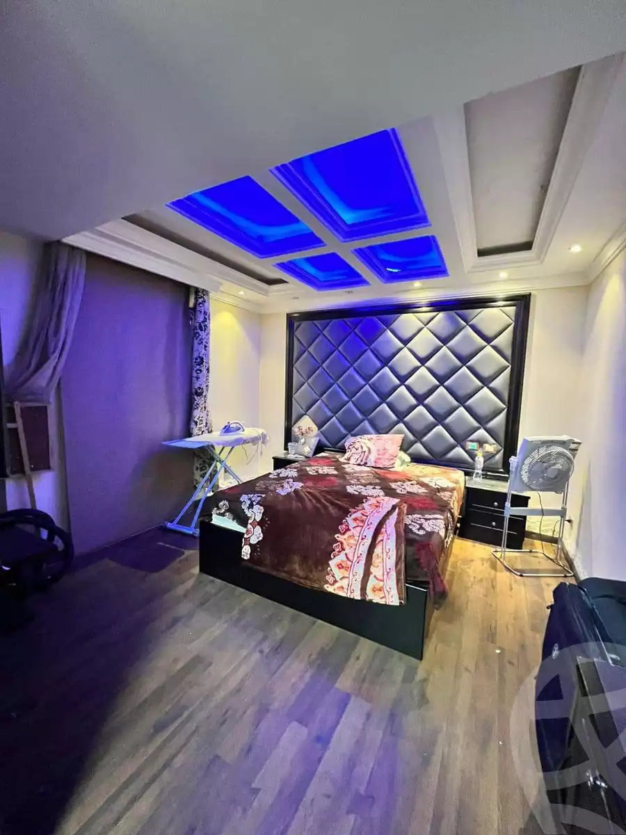 https://aqarmap.com.eg/en/listing/5354540-for-sale-cairo-el-sheikh-zayed-city-compounds-royal-city