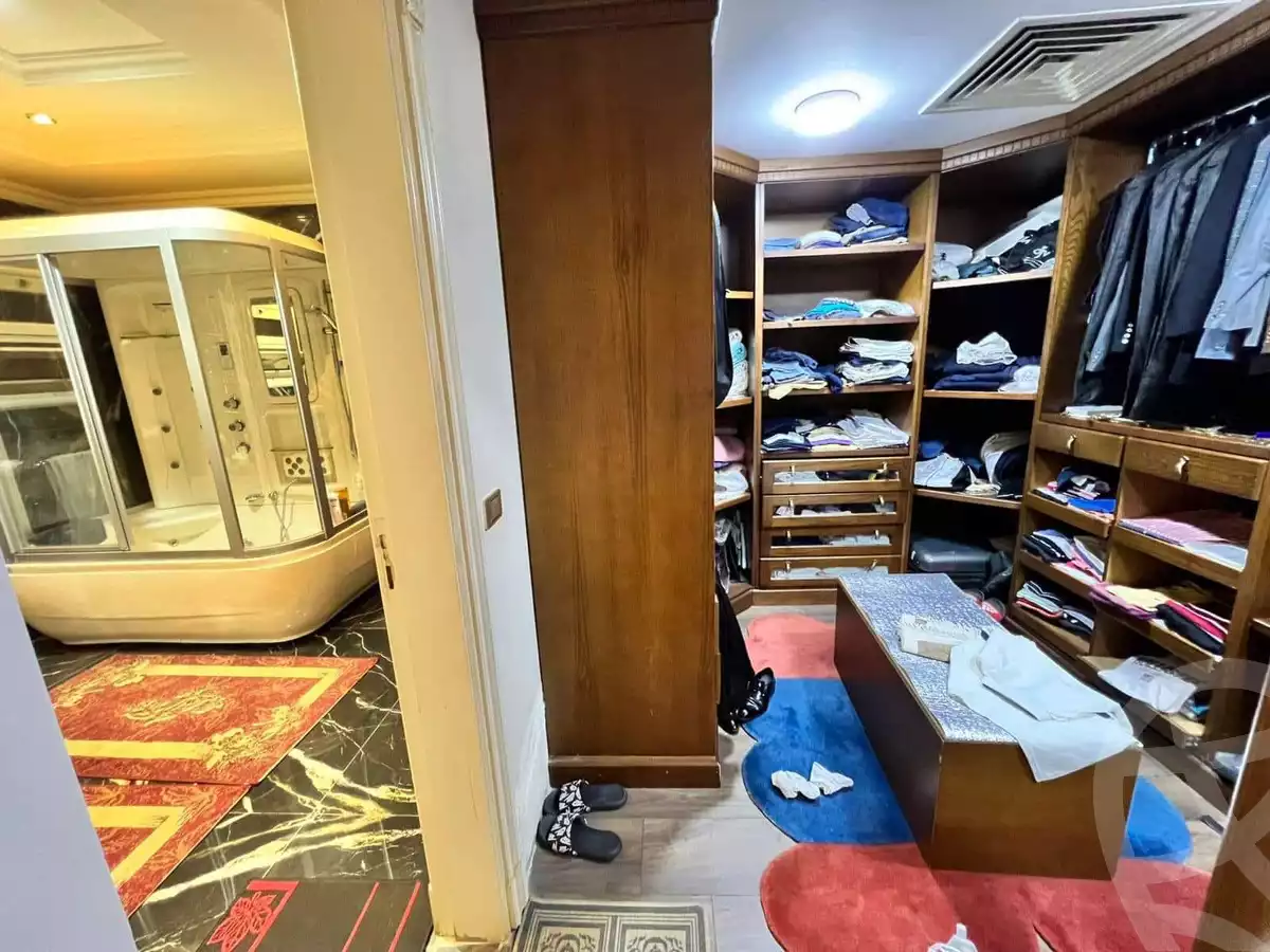 https://aqarmap.com.eg/en/listing/5354540-for-sale-cairo-el-sheikh-zayed-city-compounds-royal-city