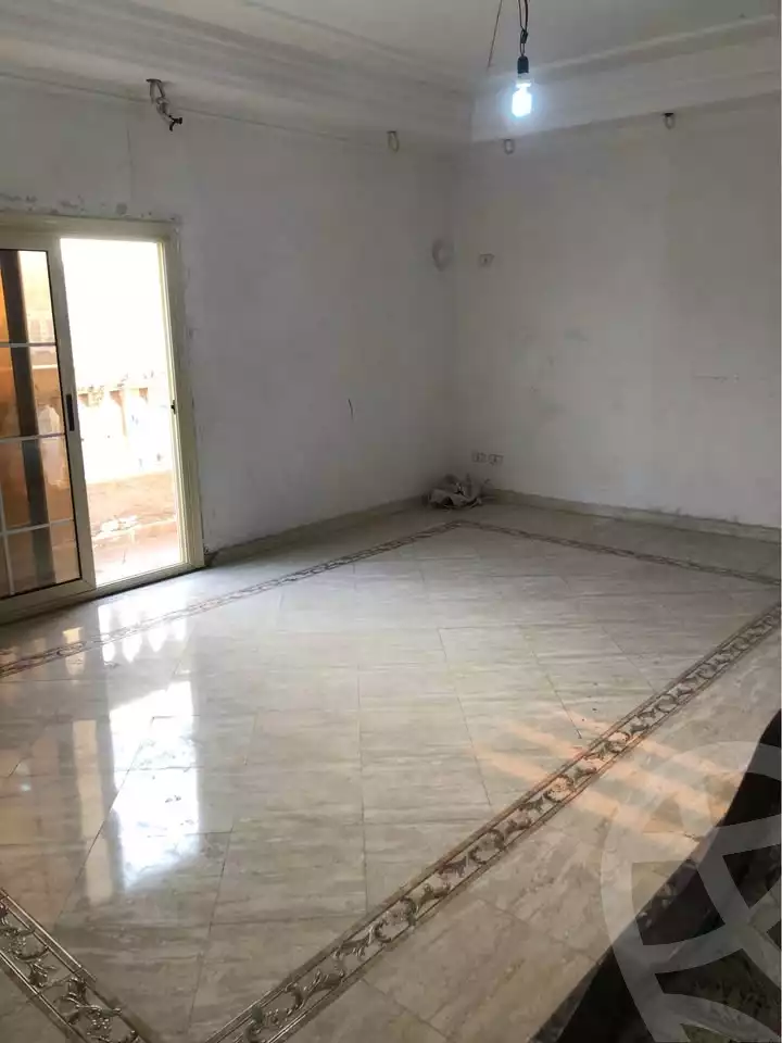 https://aqarmap.com.eg/ar/listing/5376483-for-rent-alexandria-lauran