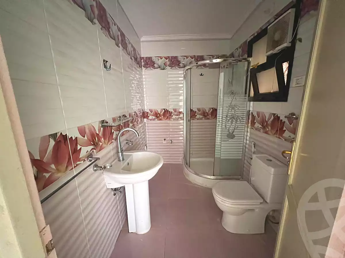 https://aqarmap.com.eg/ar/listing/5386697-for-sale-cairo-new-cairo-lrhb-city-phase-5-ibn-al-nafees-st