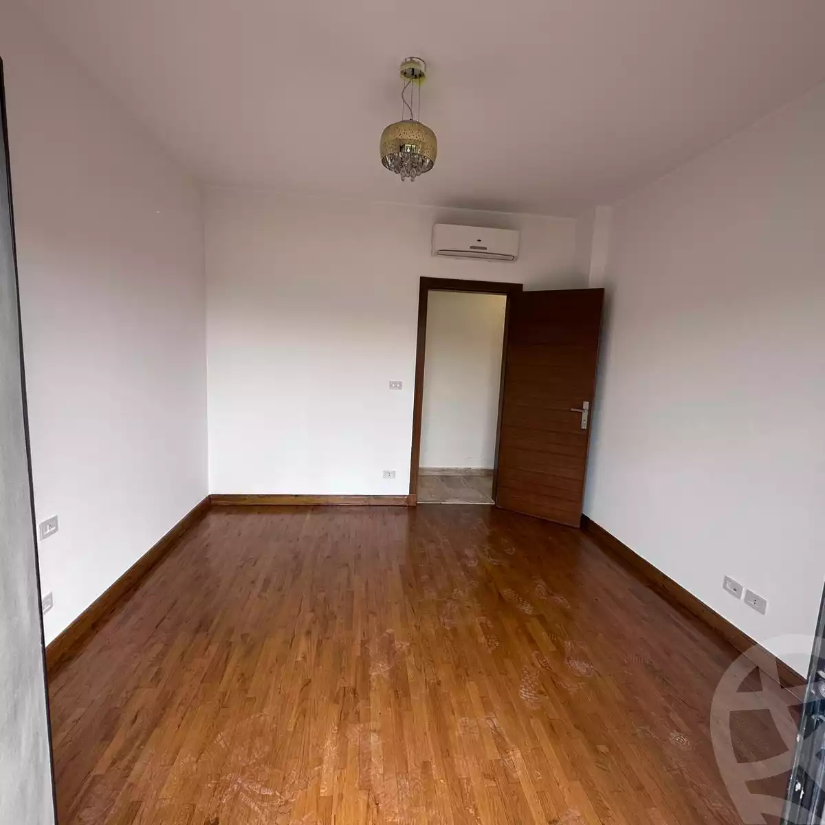 https://aqarmap.com.eg/ar/listing/5394874-for-sale-cairo-el-sheikh-zayed-city-compounds-kmbwnd-wyst-twn-swdyk