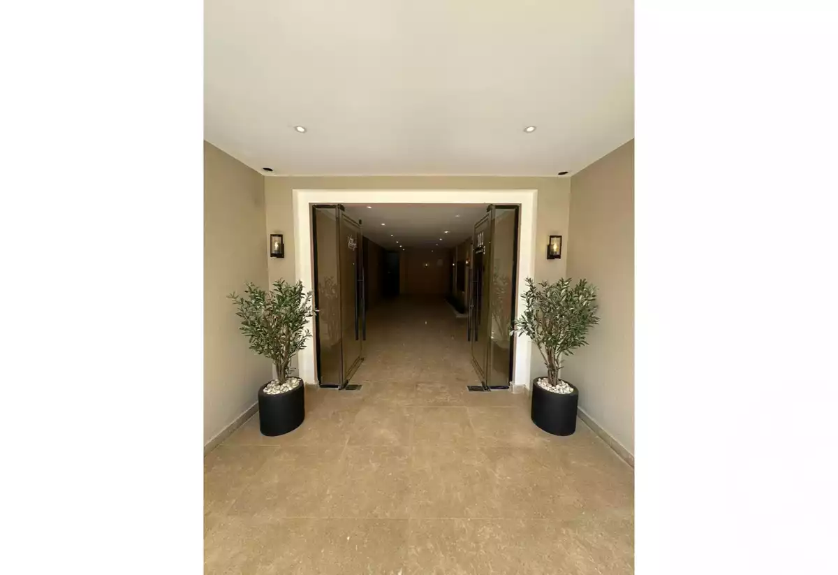 https://aqarmap.com.eg/ar/listing/5405738-for-sale-cairo-el-sheikh-zayed-city-compounds-kmbwnd-fyldj-wyst-dr-llttwyr