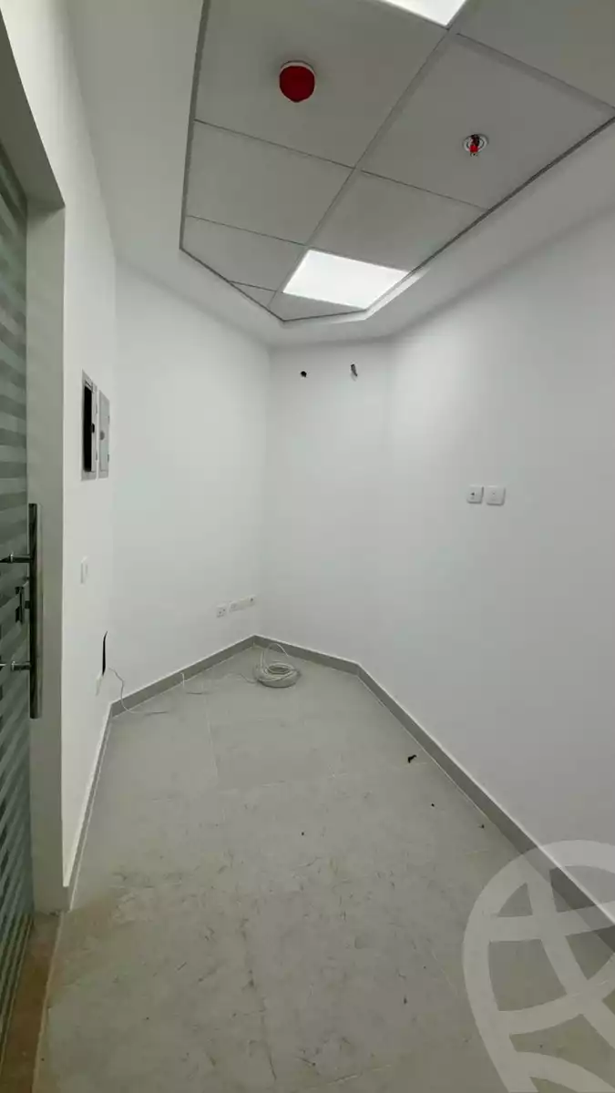 https://aqarmap.com.eg/en/listing/5406507-for-rent-cairo-6th-of-october-compounds-silver-mall