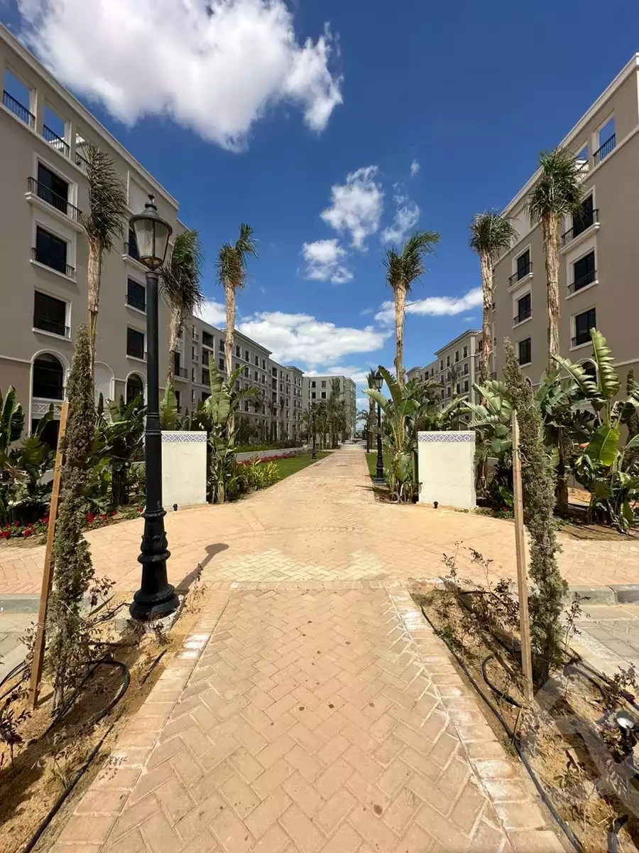 https://aqarmap.com.eg/en/listing/5409423-for-sale-cairo-el-sheikh-zayed-city-compounds-kmbwnd-fyldj-wyst-dr-llttwyr