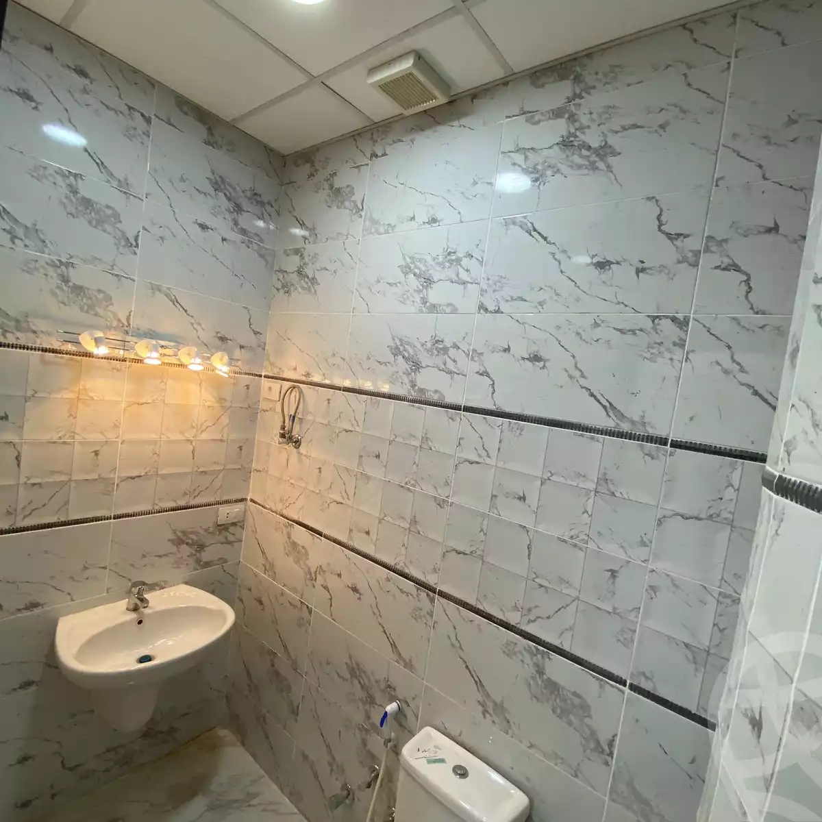 https://aqarmap.com.eg/en/listing/5409540-for-rent-cairo-el-sheikh-zayed-city-shr-lbstn