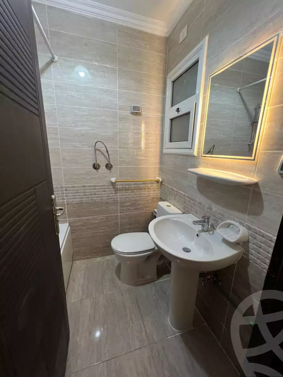 https://aqarmap.com.eg/en/listing/5411060-for-rent-cairo-new-cairo-lrhb-city-mtdd-lrhb-phase-7