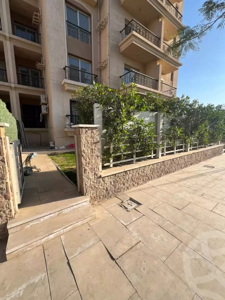 https://aqarmap.com.eg/en/listing/5411060-for-rent-cairo-new-cairo-lrhb-city-mtdd-lrhb-phase-7