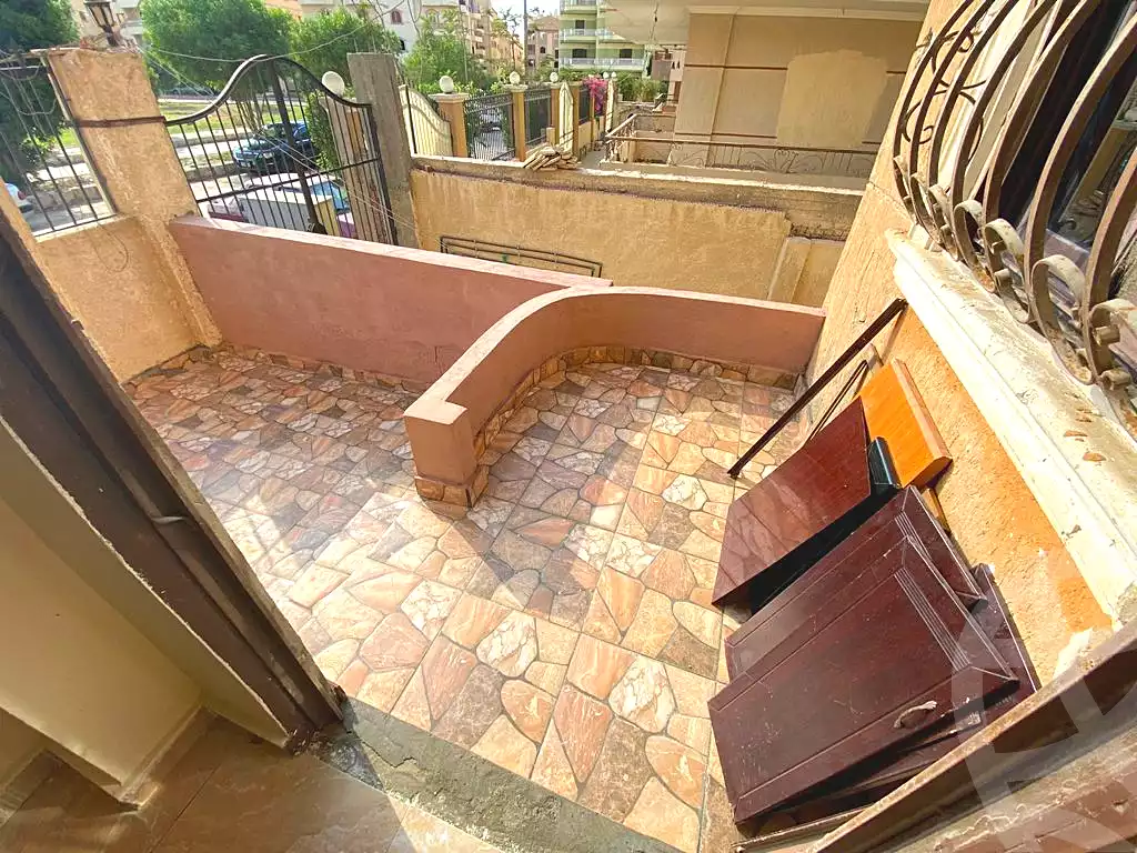 https://aqarmap.com.eg/en/listing/5411971-for-sale-cairo-al-oubour-el-hay-el-taseaa-hussein-riad-st