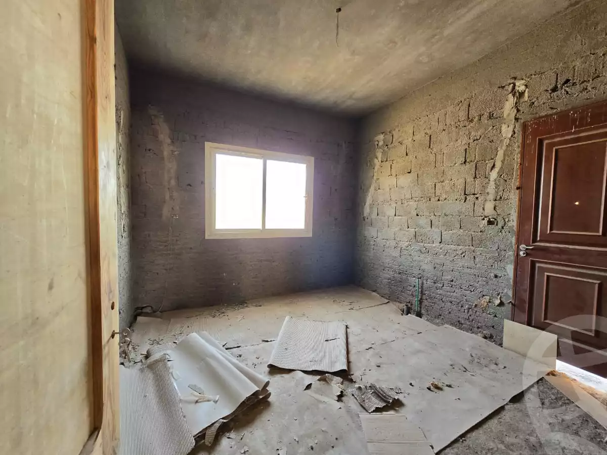 https://aqarmap.com.eg/en/listing/5438802-for-sale-cairo-el-sheikh-zayed-city-compounds-royal-meadows