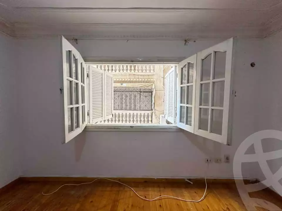 https://aqarmap.com.eg/ar/listing/5439165-for-sale-alexandria-ganaklis-shr-mrtdy-bsh