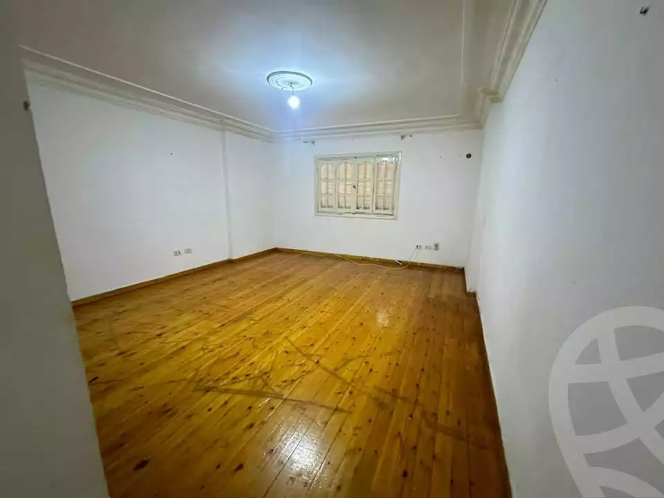 https://aqarmap.com.eg/ar/listing/5462132-for-sale-alexandria-ganaklis-shr-mrtdy-bsh